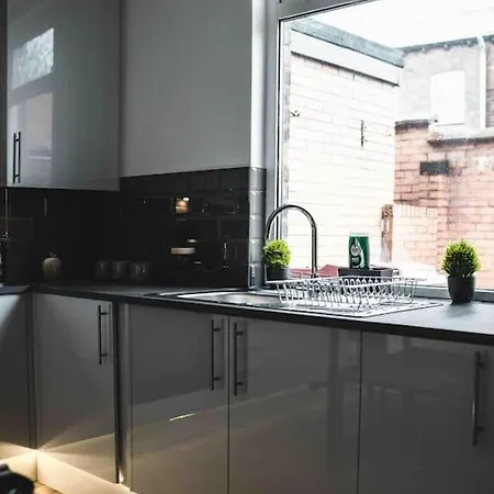 Comfortable Home In Bolton Farnworth Exterior photo