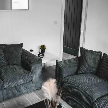 Comfortable Home In Bolton Farnworth Exterior photo
