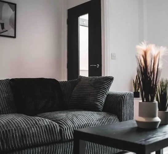 Comfortable Home In Bolton