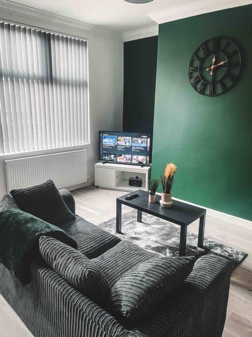 Comfortable In Bolton Holiday home
