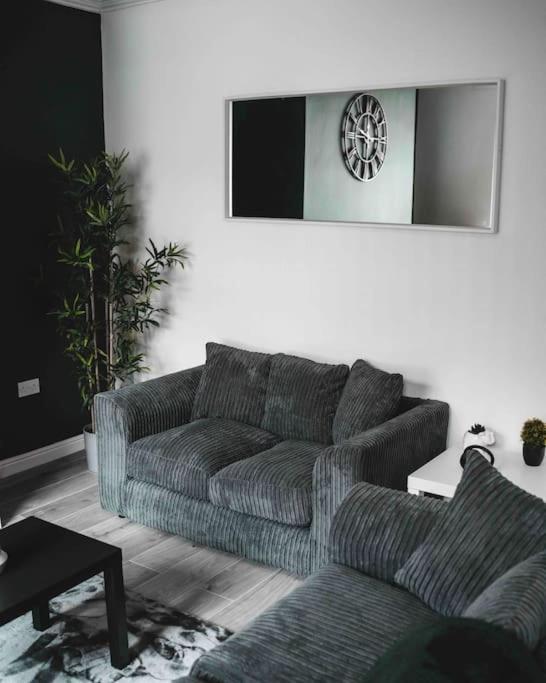 Comfortable In Bolton Holiday home Farnworth